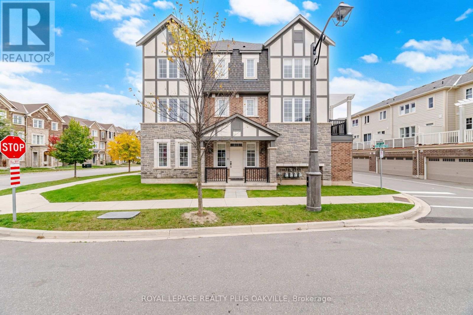 3445 George Savage Avenue, Oakville, Ontario  L6M 1R6 - Photo 2 - W14088770