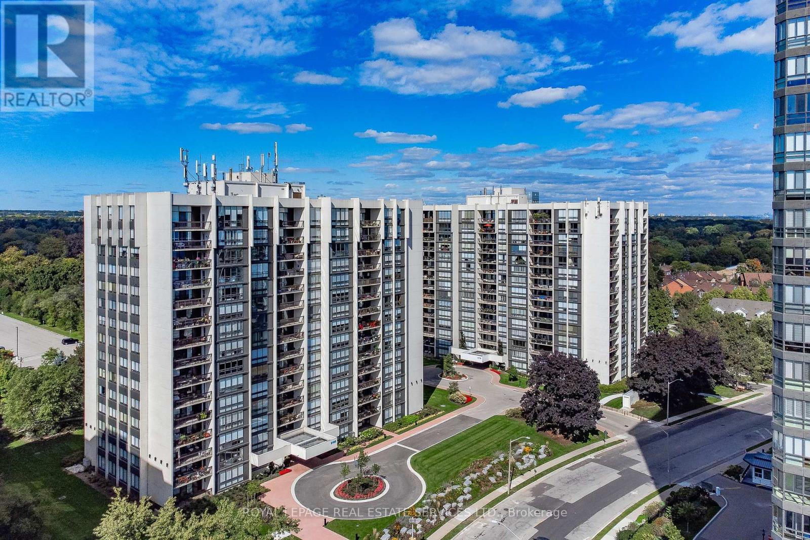 1001 - 2185 Marine Drive, Oakville, Ontario  L6L 5L6 - Photo 2 - W14088804