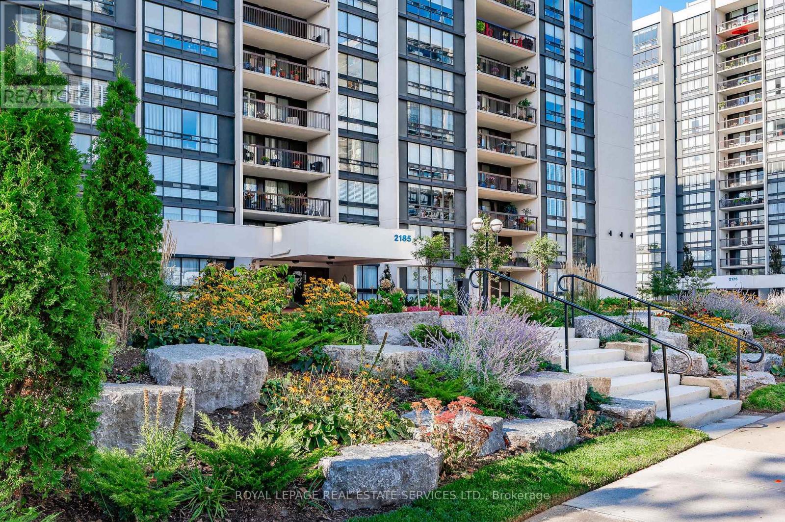 1001 - 2185 Marine Drive, Oakville, Ontario  L6L 5L6 - Photo 4 - W14088804