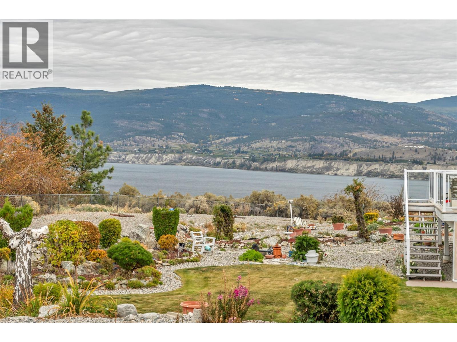 448 Ridge Place, Penticton, British Columbia  V2A 8N7 - Photo 3 - 10403606