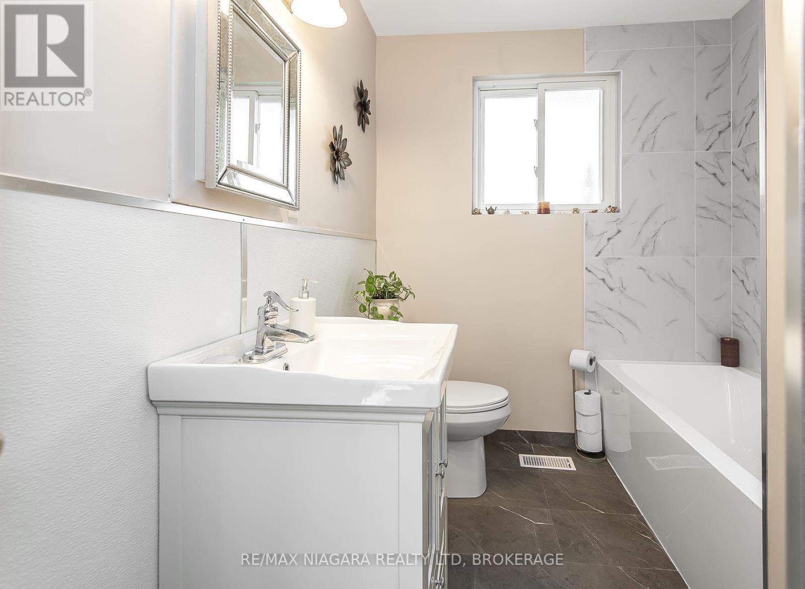 10 First Avenue, Port Colborne, Ontario  L3K 5N4 - Photo 17 - X14089112