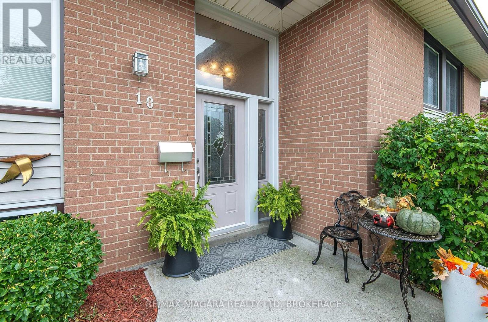 10 First Avenue, Port Colborne, Ontario  L3K 5N4 - Photo 4 - X14089112