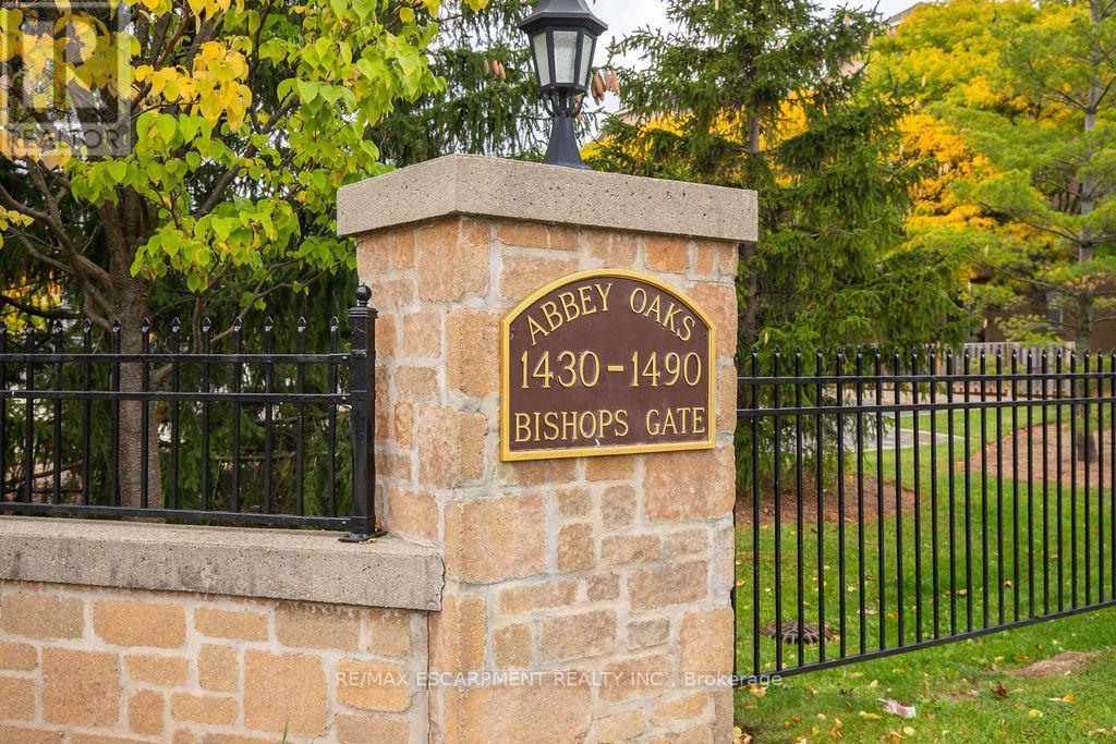 207 - 1480 Bishops Gate, Oakville, Ontario  L6M 4N4 - Photo 1 - W14088808