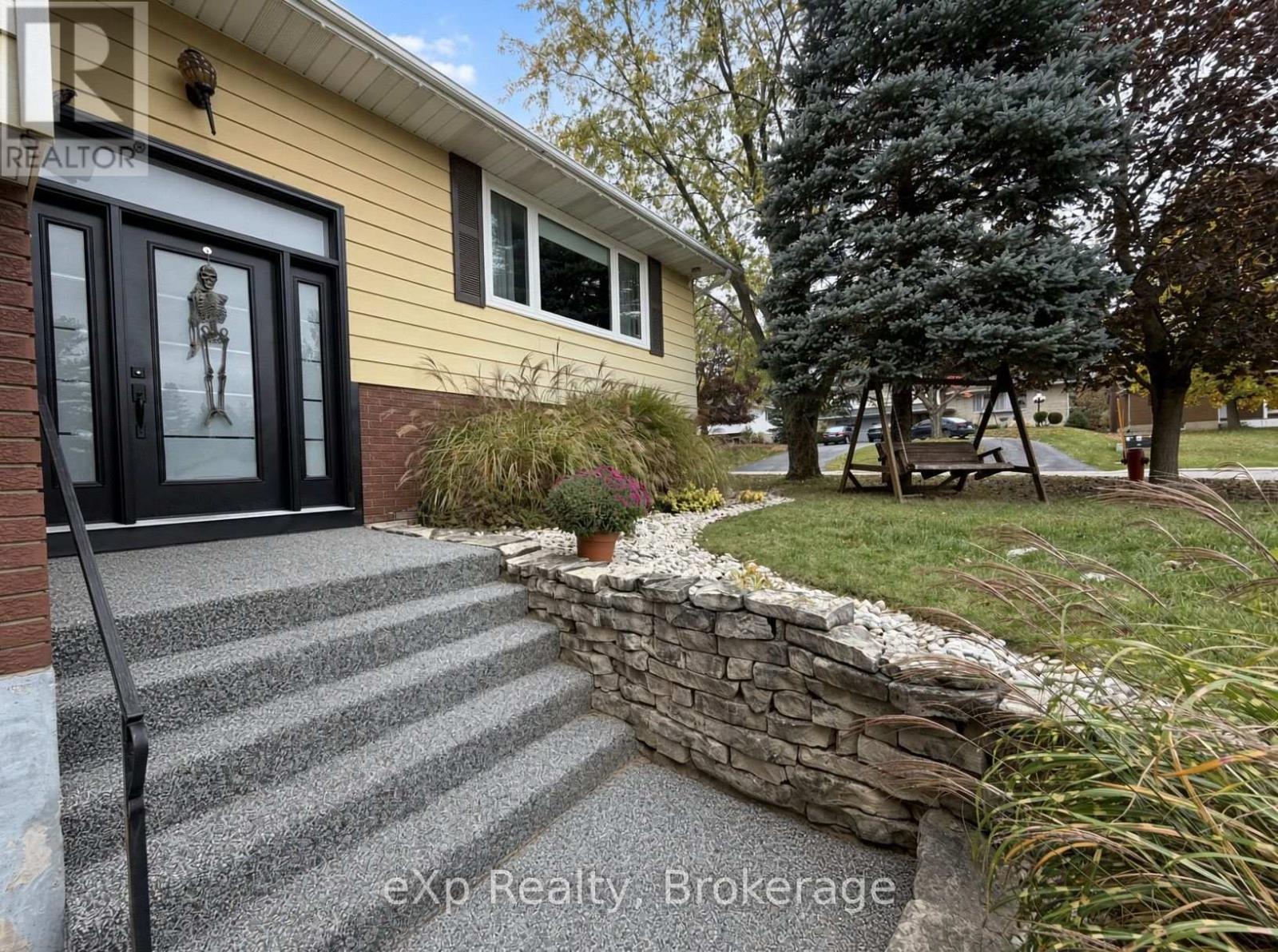 271 Thomas Street, Brockton, Ontario  N0G 2V0 - Photo 2 - X14089066
