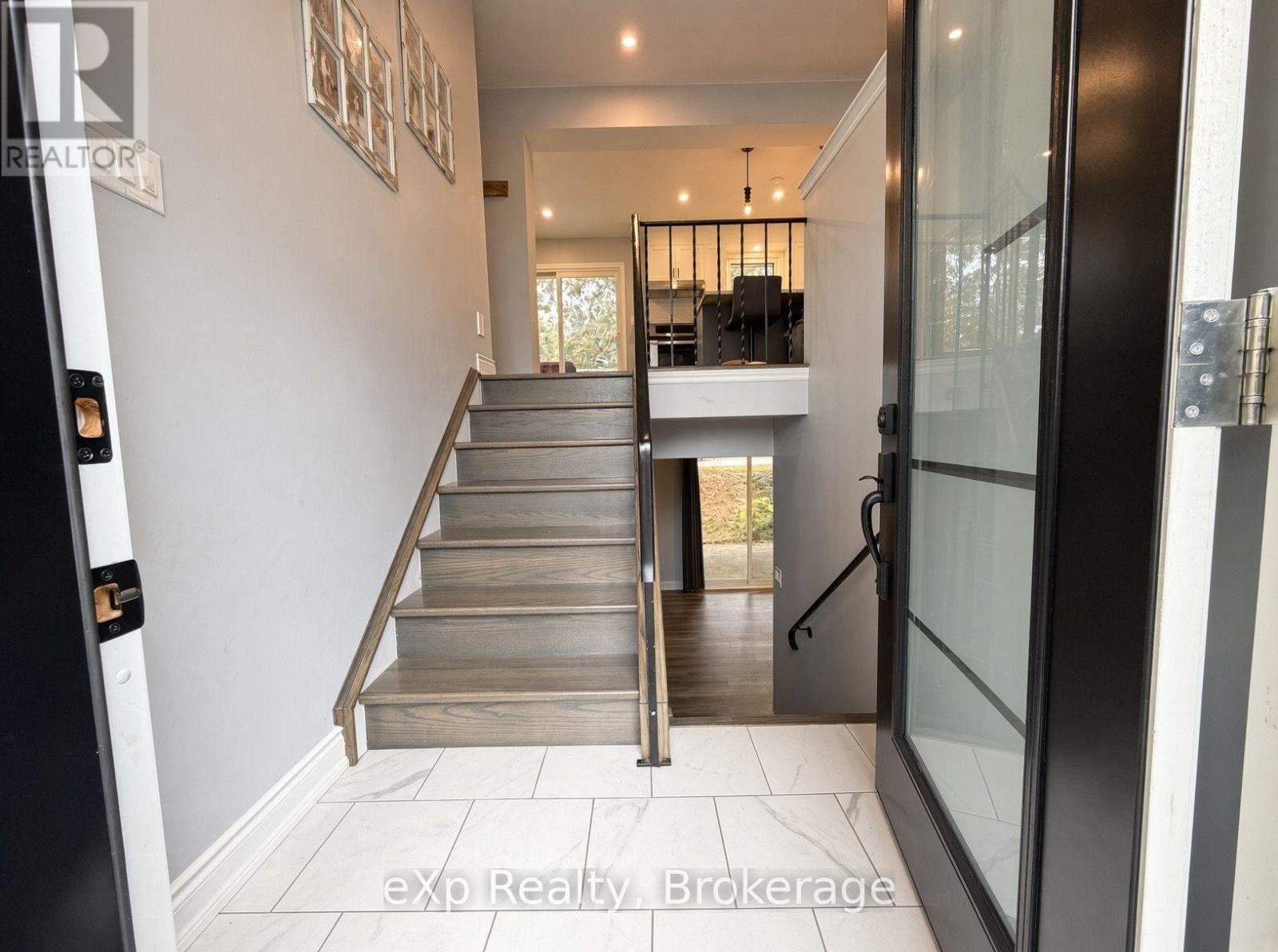 271 Thomas Street, Brockton, Ontario  N0G 2V0 - Photo 3 - X14089066