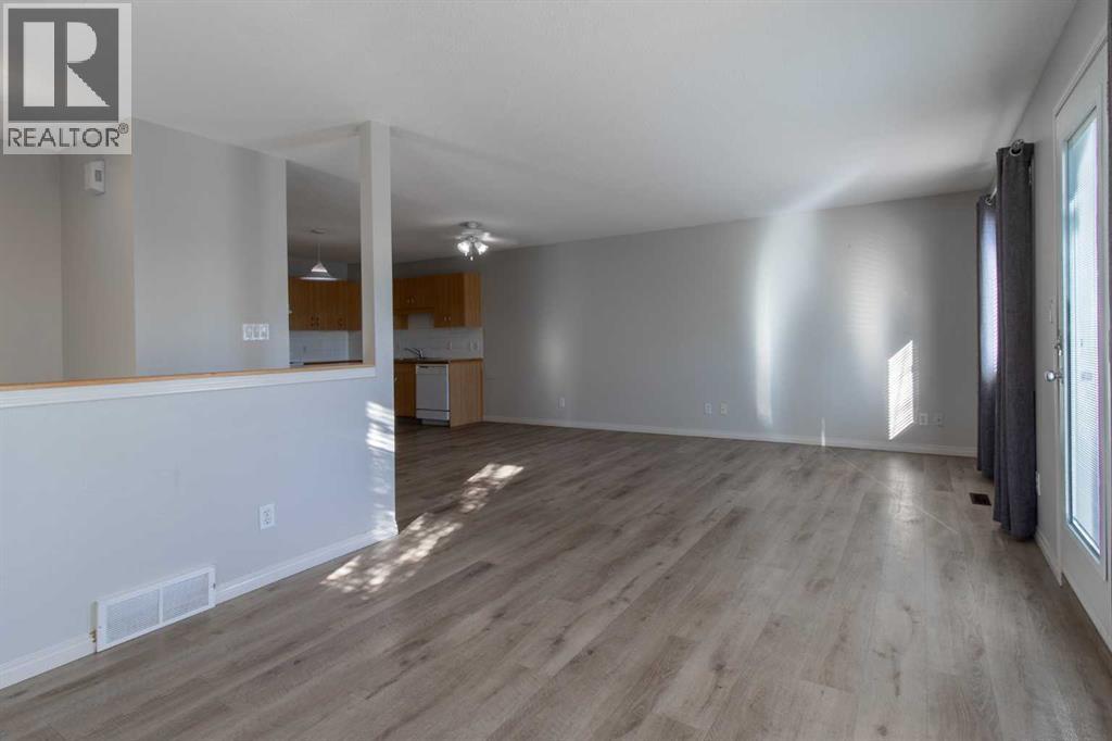 5, 5 Tartan Boulevard W