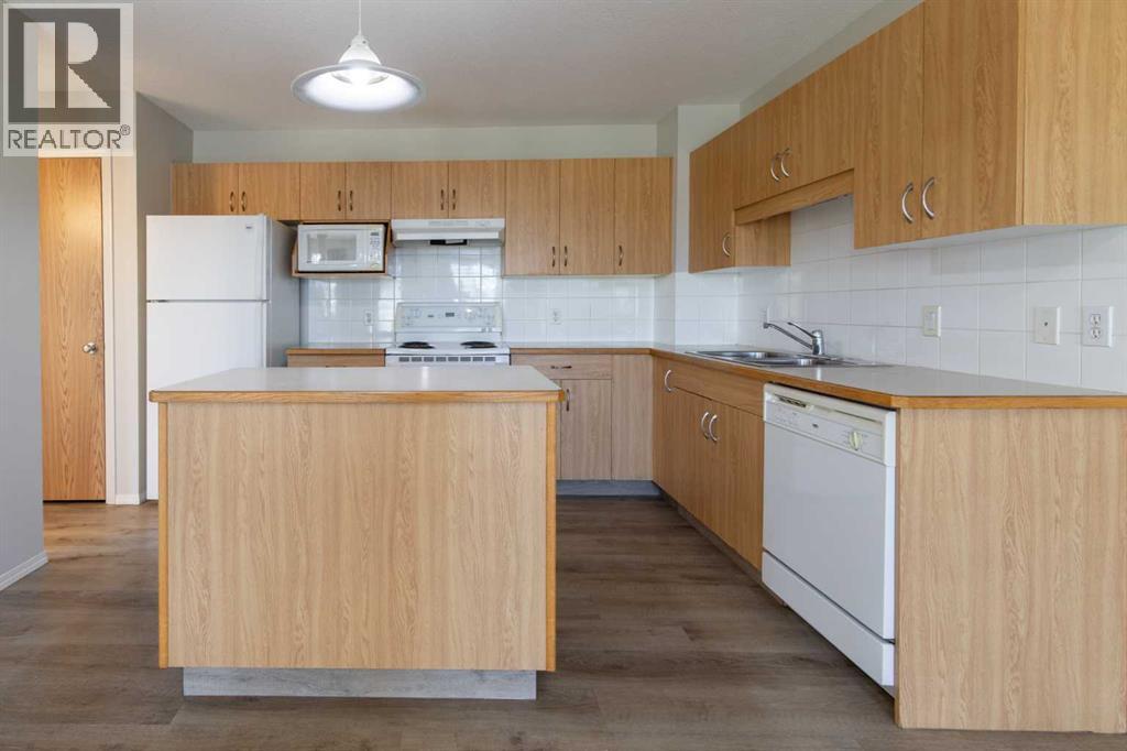 5, 5 Tartan Boulevard W