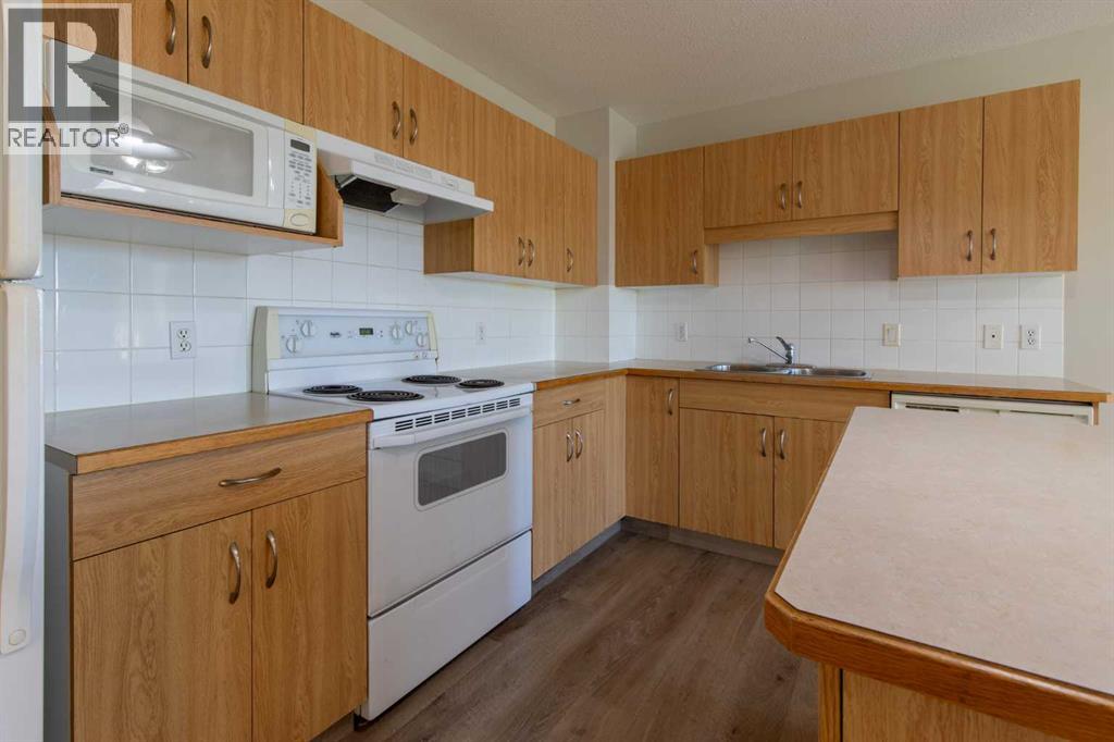 5, 5 Tartan Boulevard W