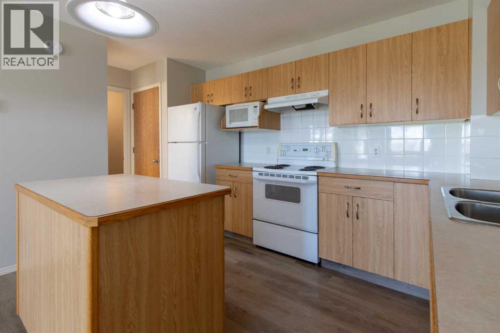 5, 5 Tartan Boulevard W