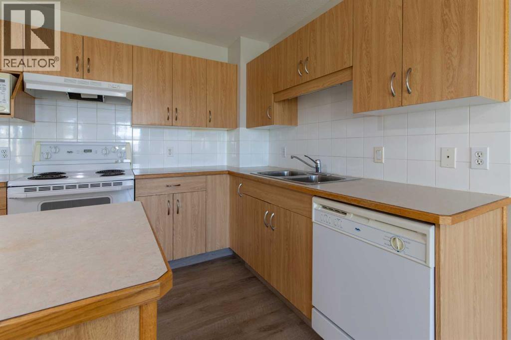 5, 5 Tartan Boulevard W
