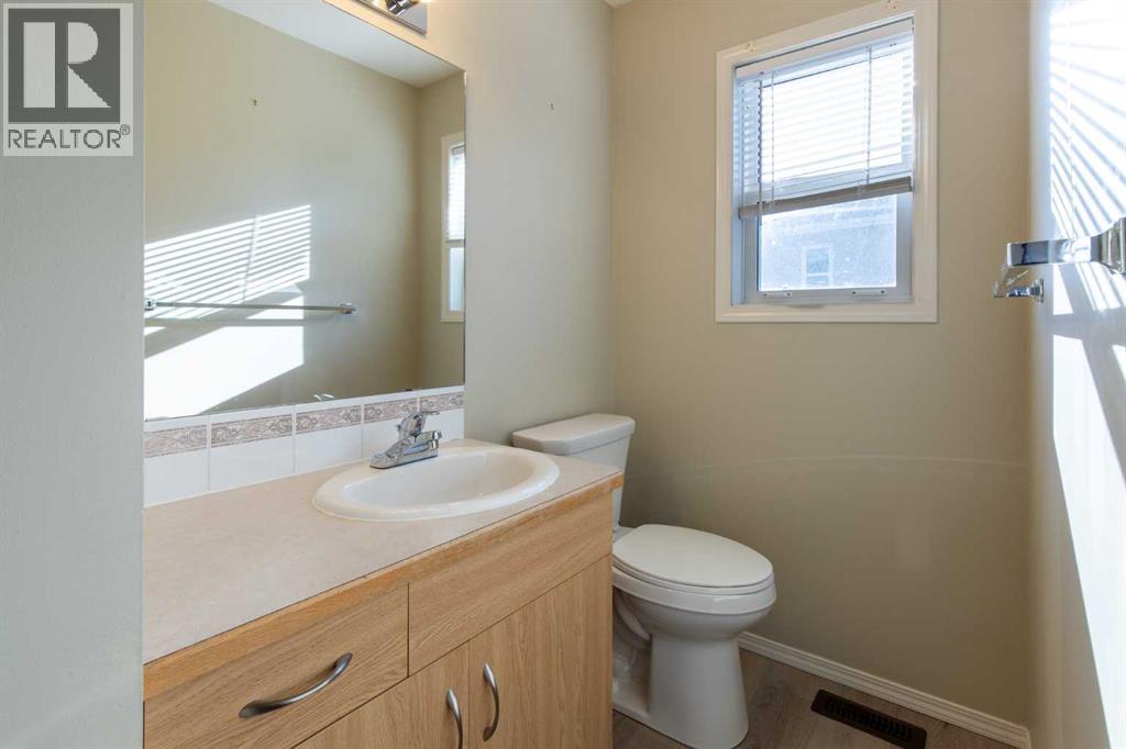 5, 5 Tartan Boulevard W