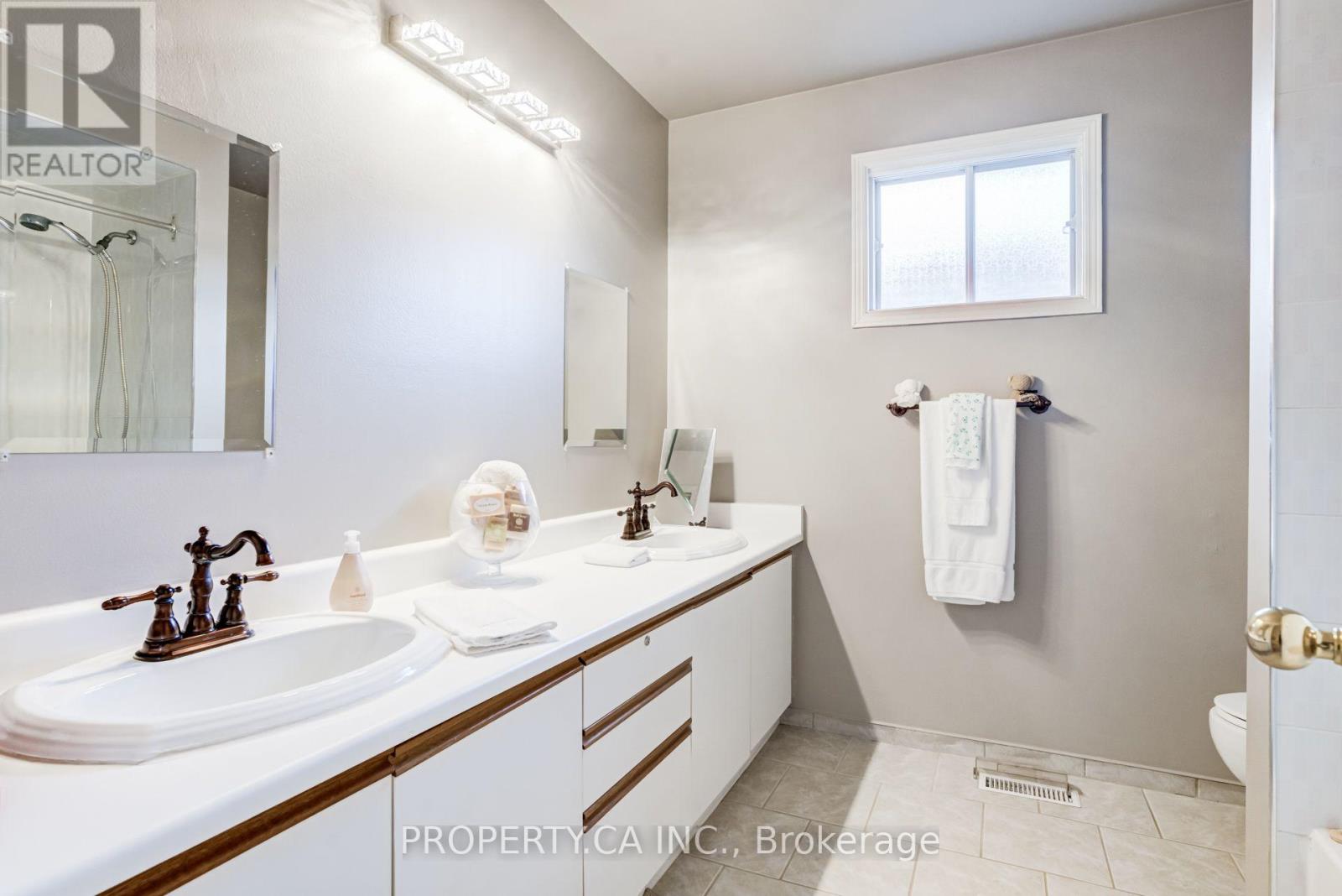 411 Freeman Crescent, Oakville, Ontario  L6H 4R4 - Photo 41 - W14089118