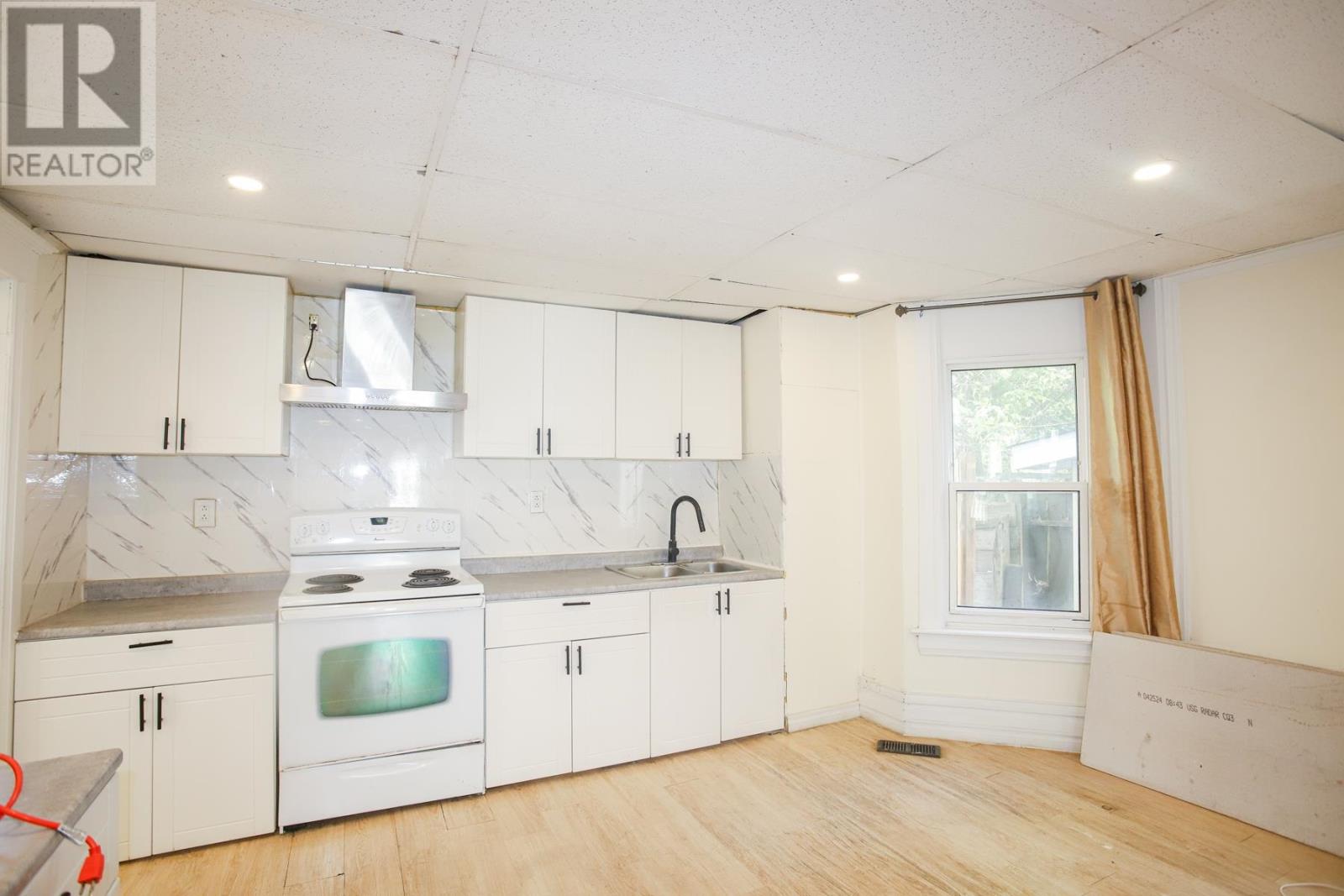 182 Dennis St, Sault Ste. Marie, Ontario  P6A 2X3 - Photo 9 - SM262848