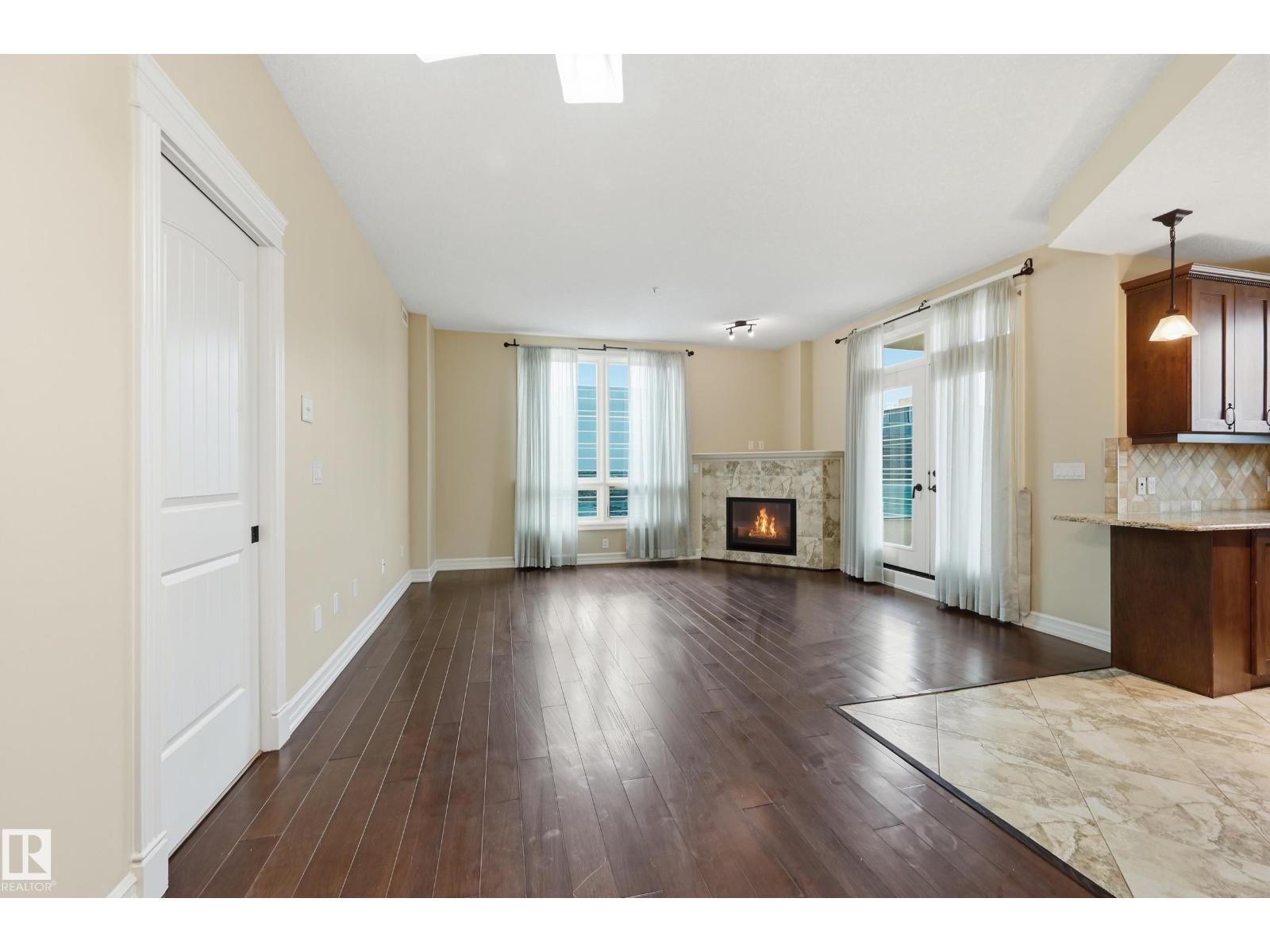 #909 10142 111 ST NW
