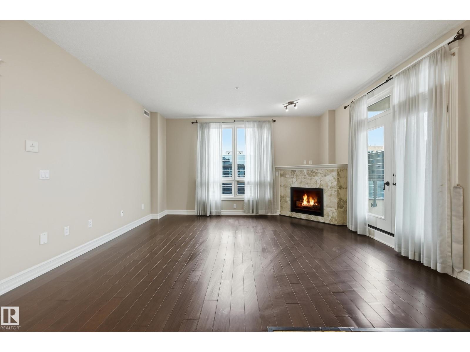 #909 10142 111 ST NW