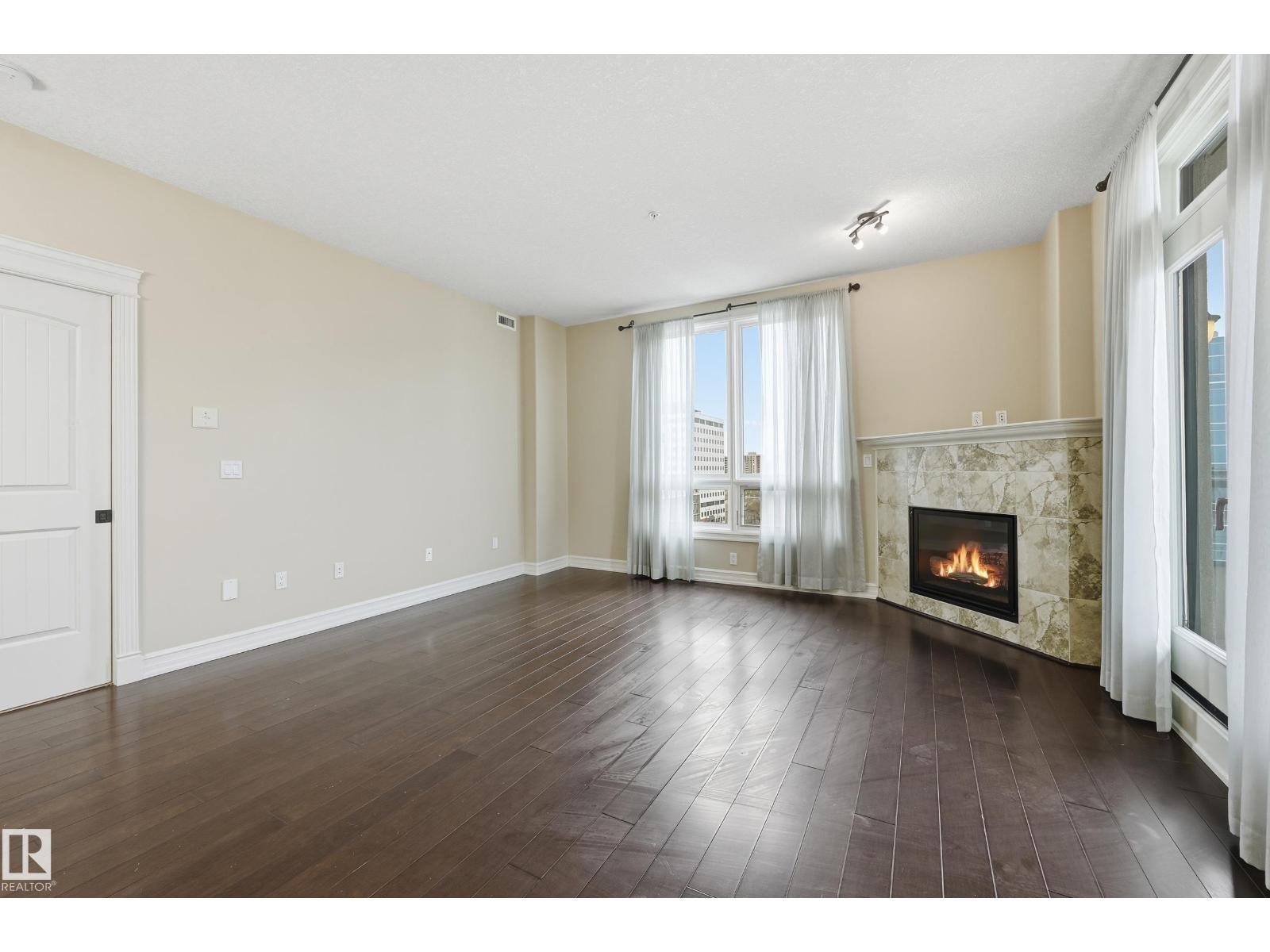 #909 10142 111 ST NW