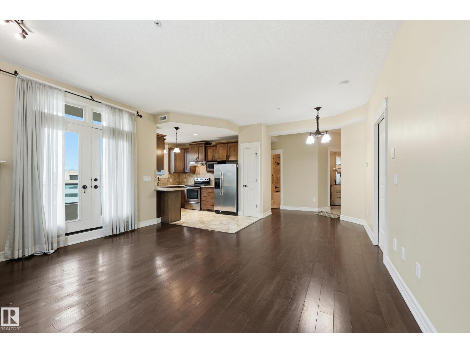 #909 10142 111 ST NW