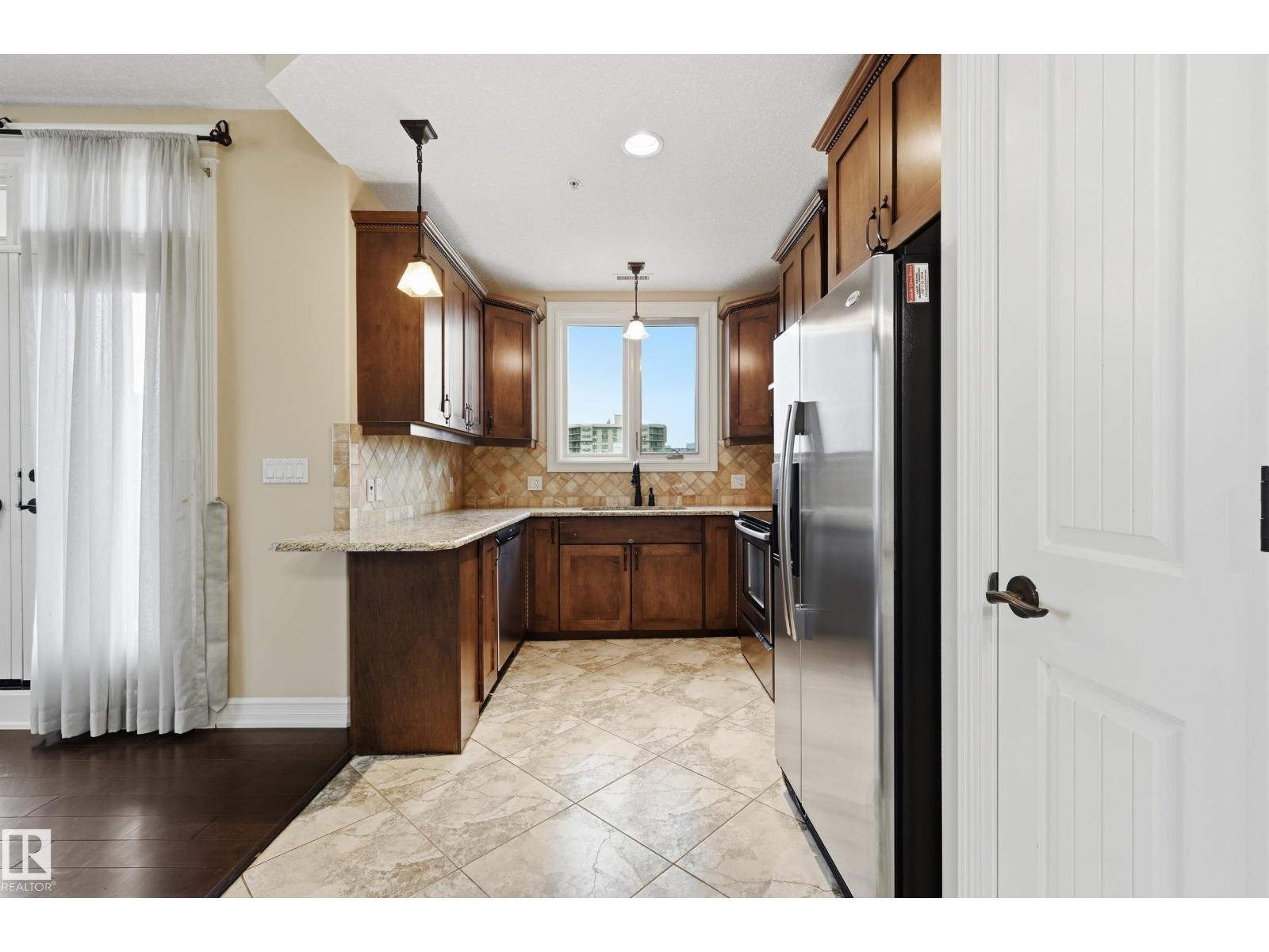 #909 10142 111 ST NW