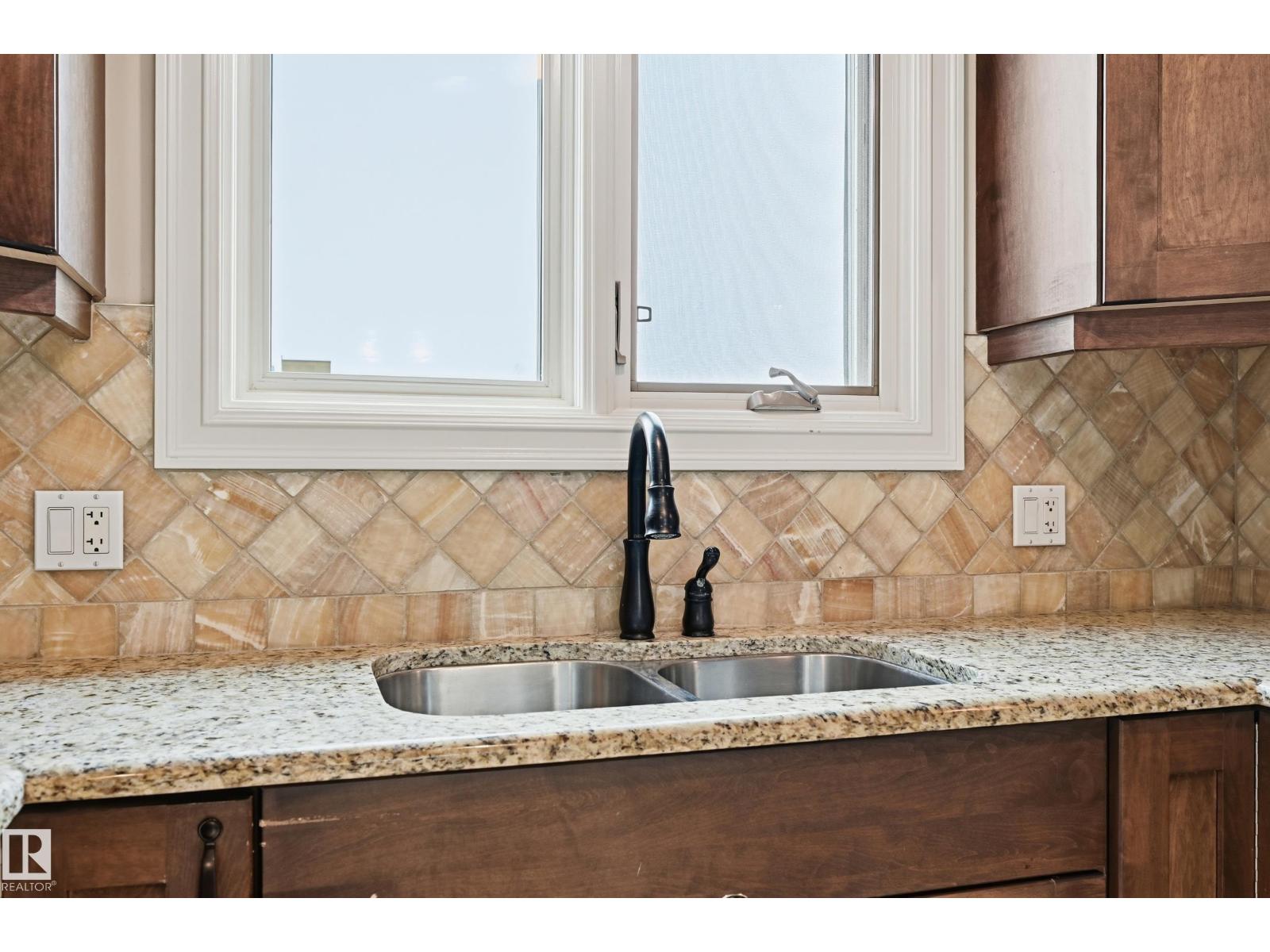 #909 10142 111 ST NW