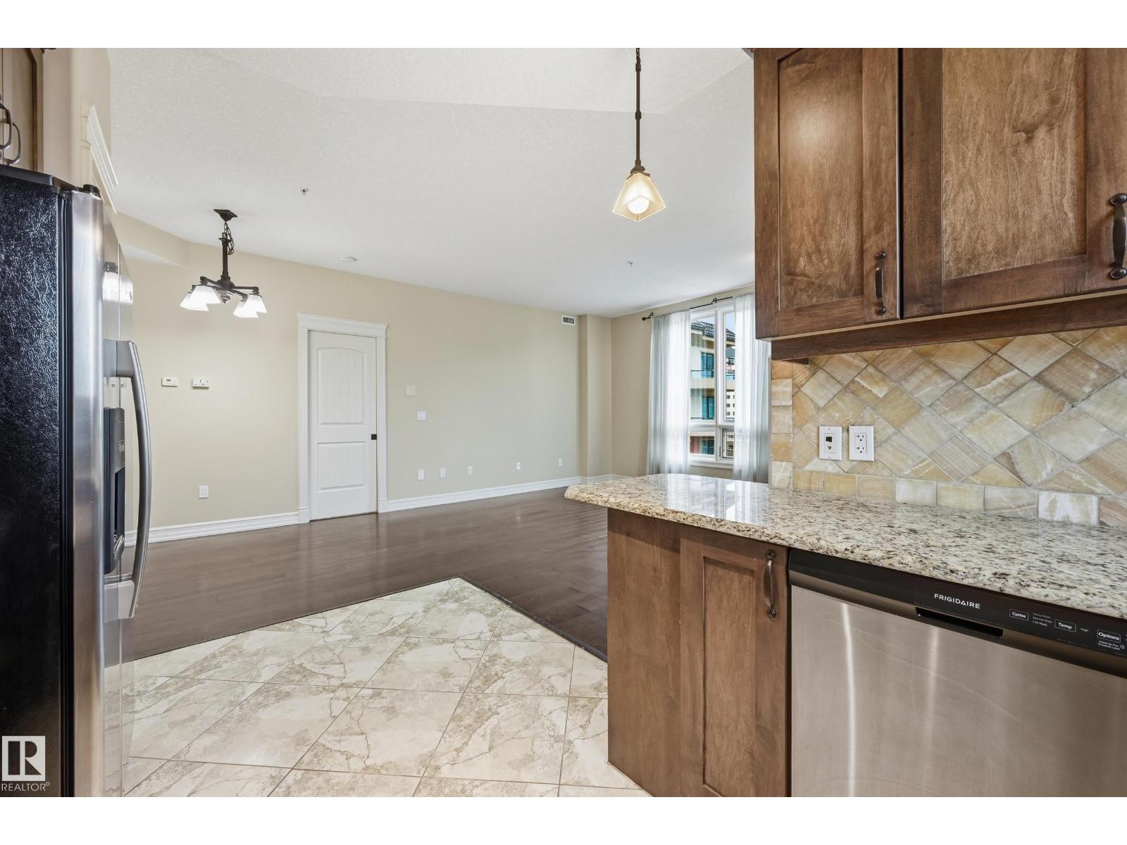 #909 10142 111 ST NW