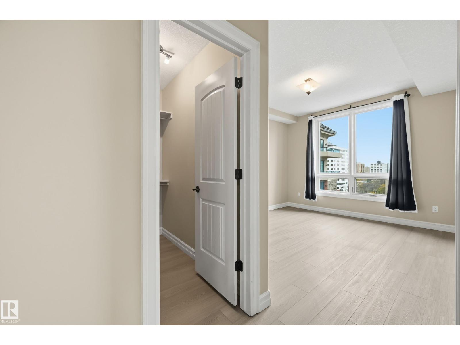 #909 10142 111 ST NW