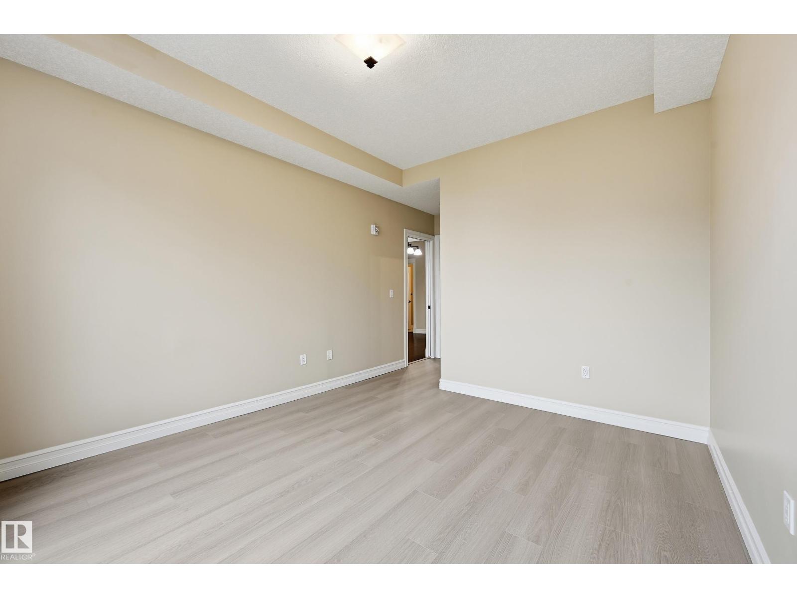 #909 10142 111 ST NW