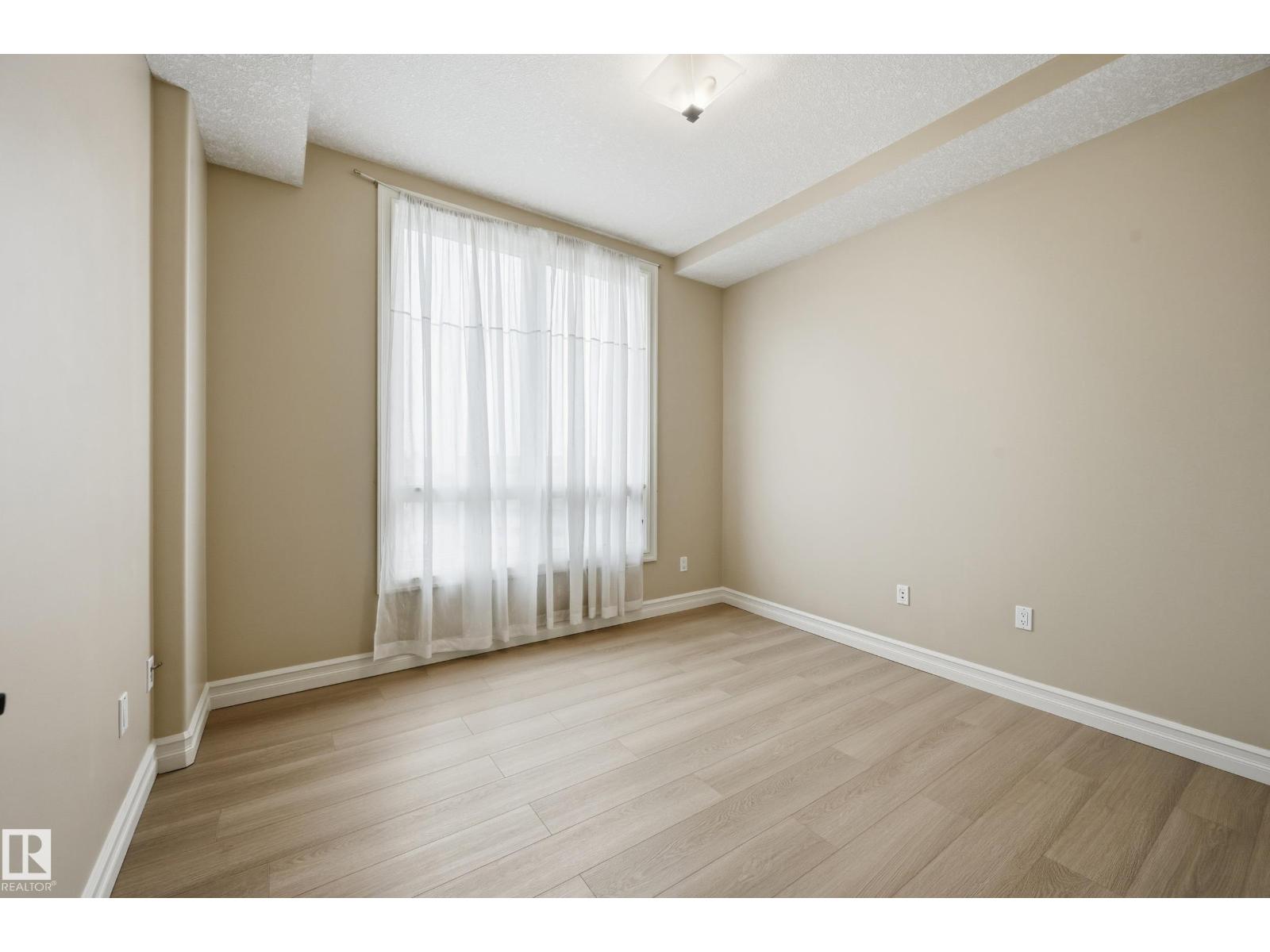 #909 10142 111 ST NW