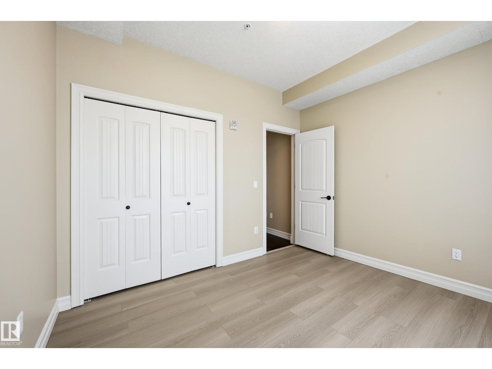 #909 10142 111 ST NW