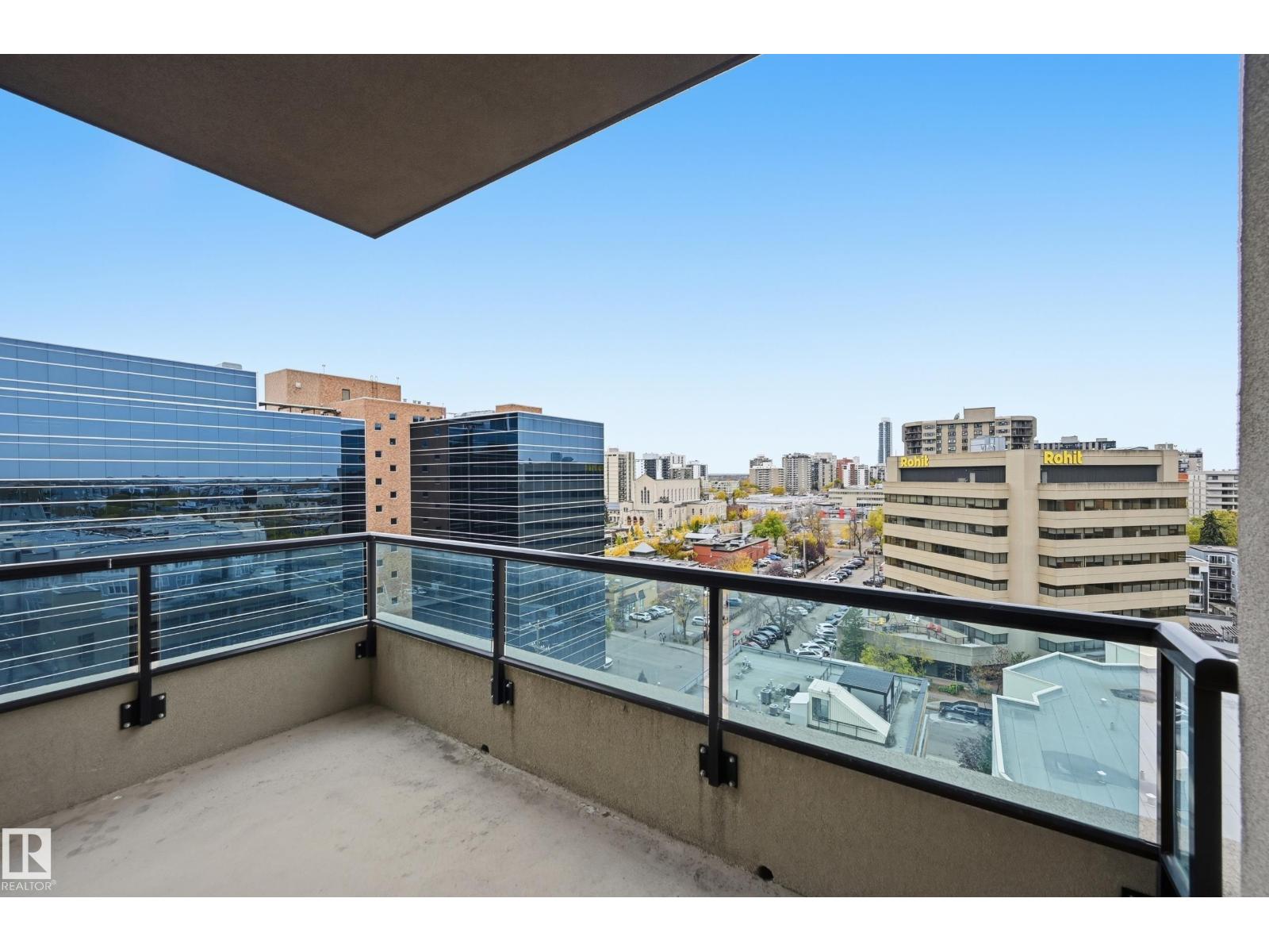#909 10142 111 ST NW