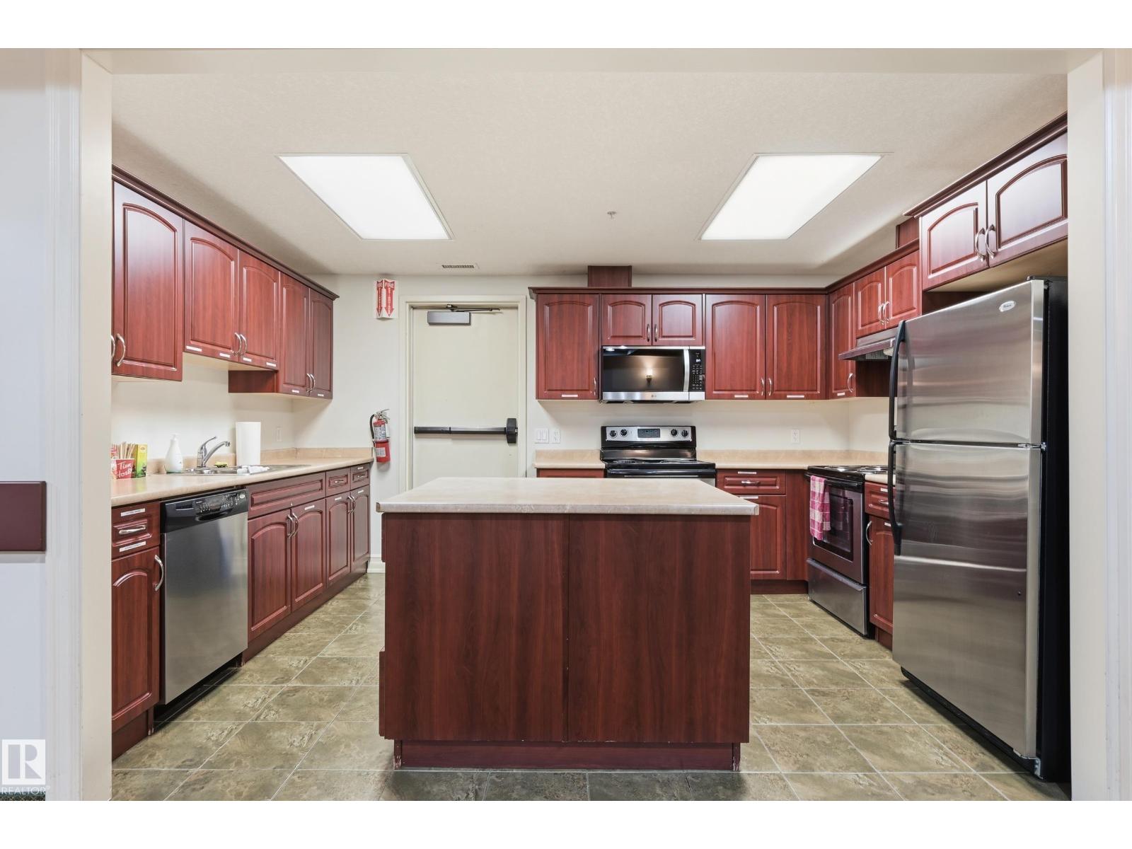 #909 10142 111 ST NW