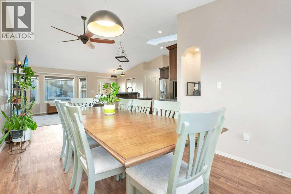 105 Pondside Crescent