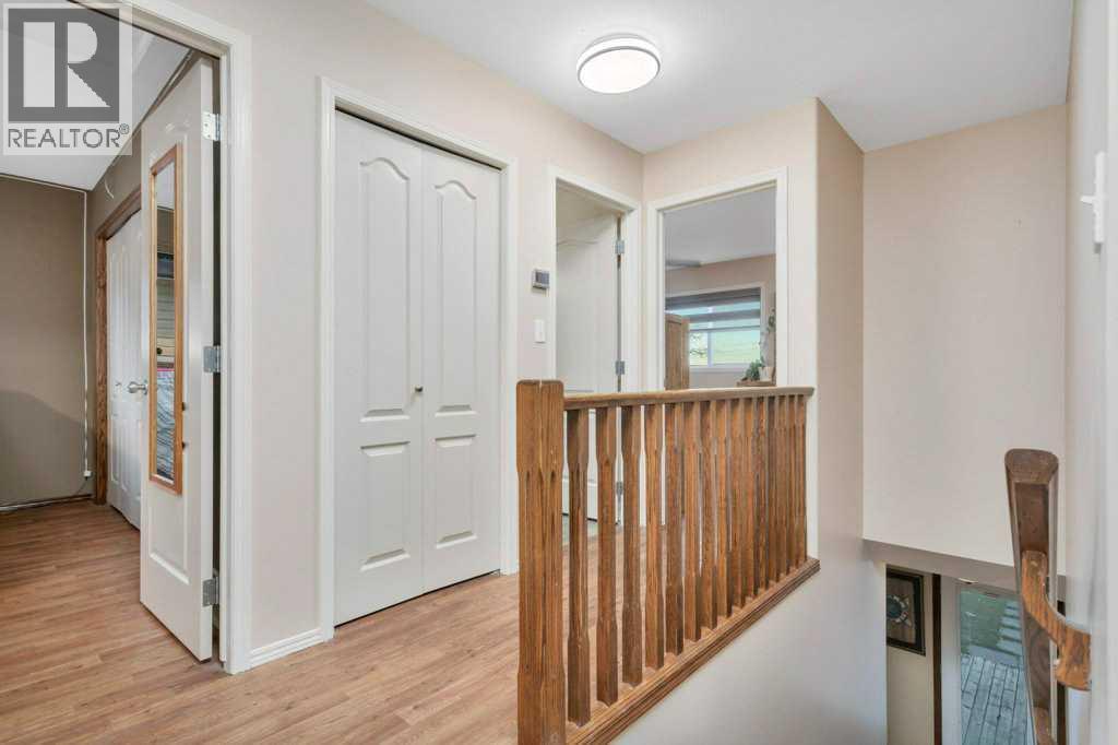 105 Pondside Crescent