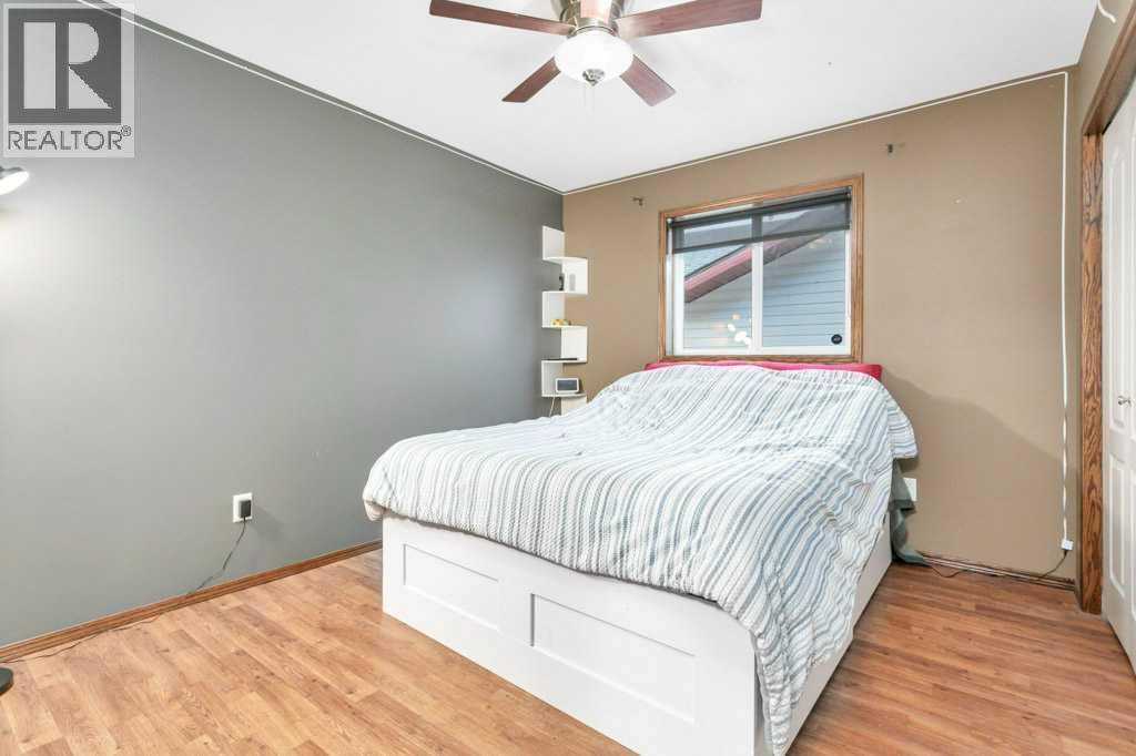 105 Pondside Crescent