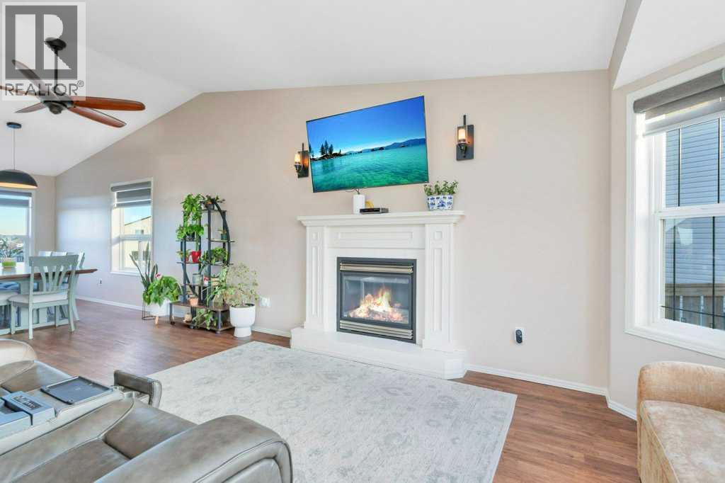 105 Pondside Crescent