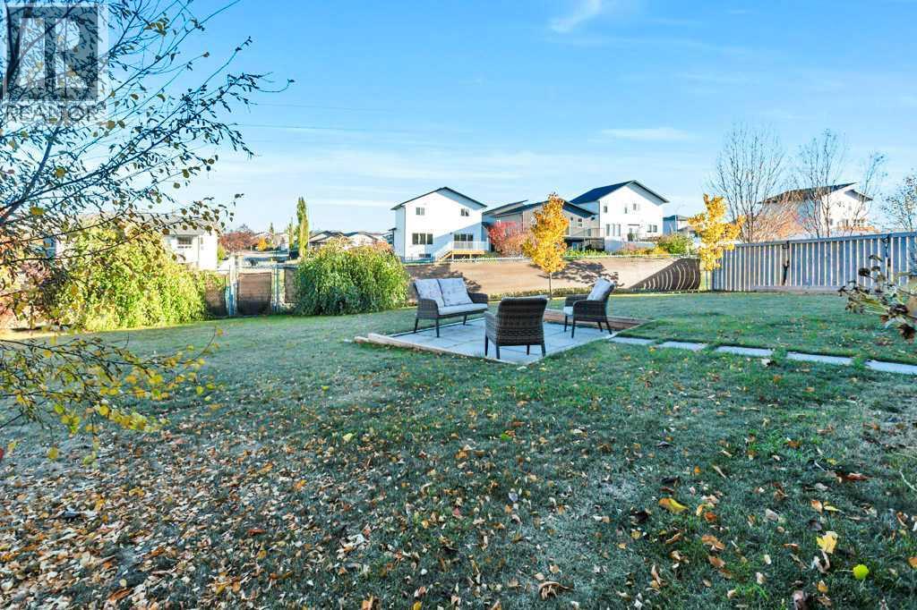 105 Pondside Crescent