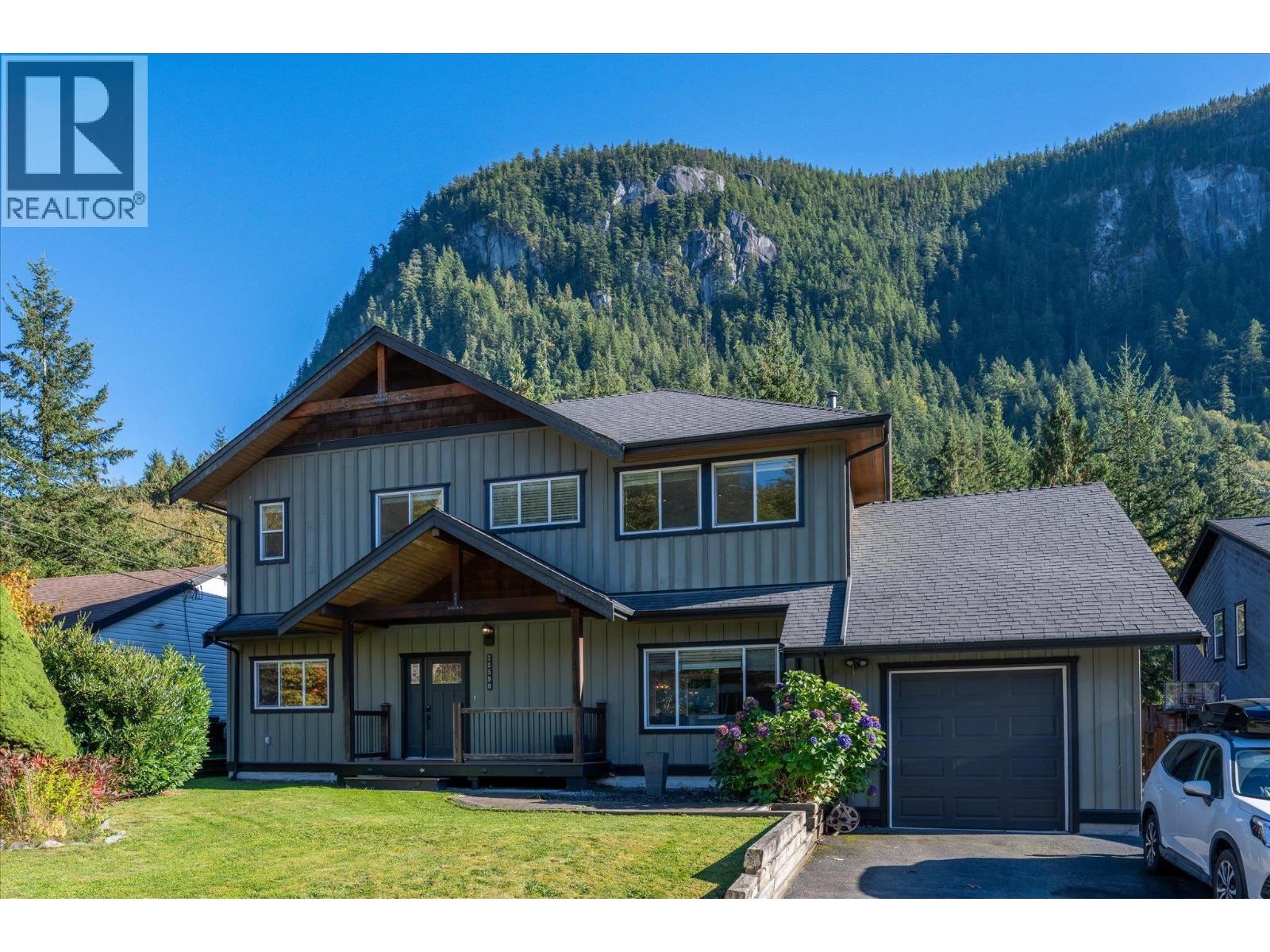 38590 Westway Avenue, Squamish, British Columbia  V8B 0W4 - Photo 2 - R3173189