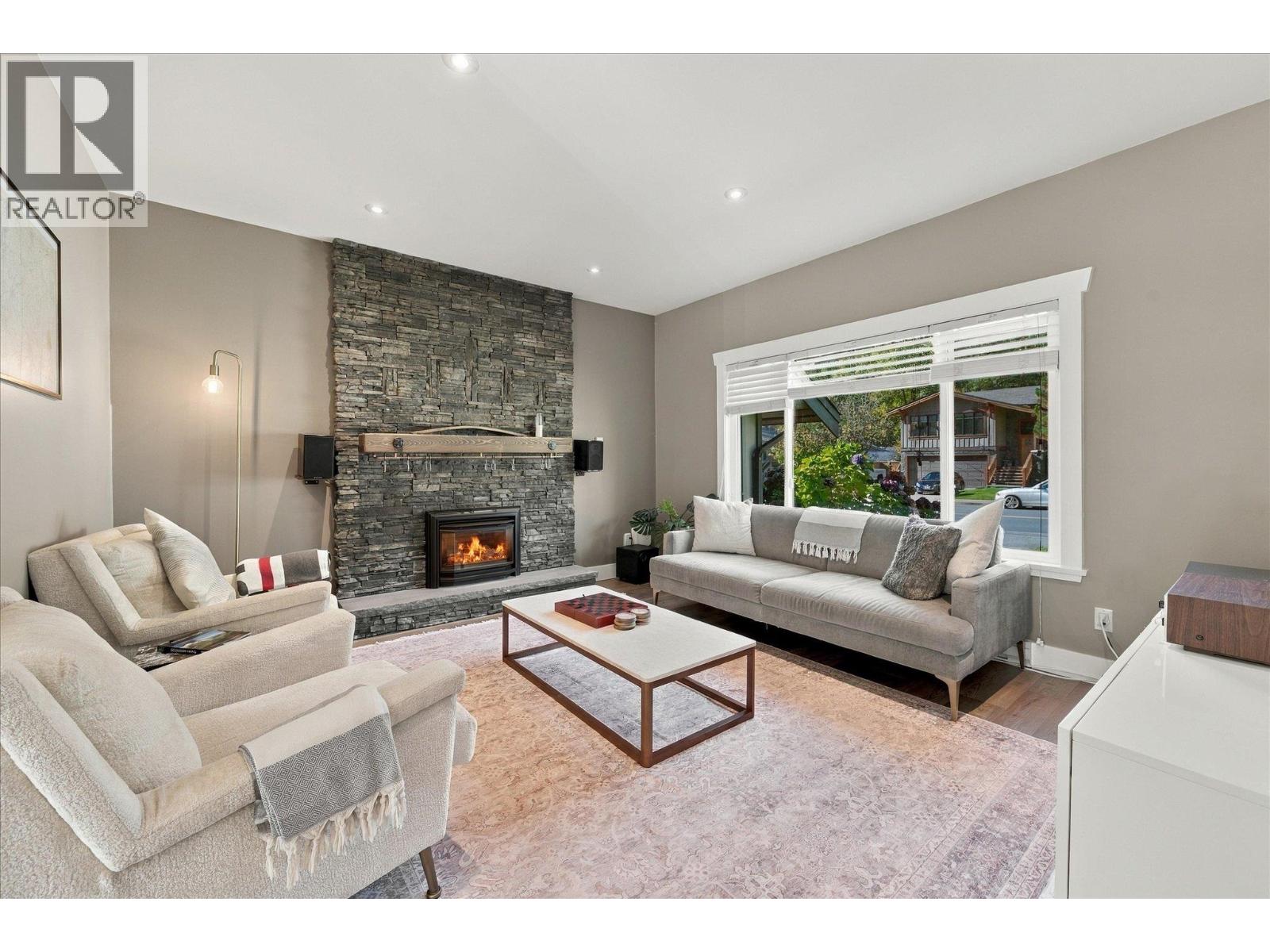 38590 Westway Avenue, Squamish, British Columbia  V8B 0W4 - Photo 3 - R3173189