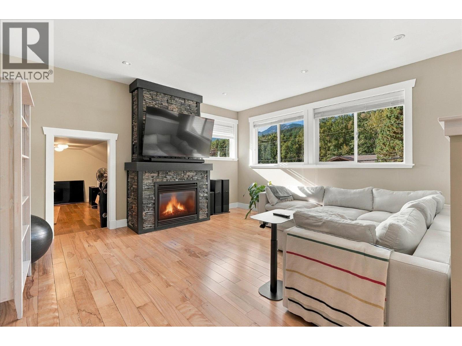 38590 Westway Avenue, Squamish, British Columbia  V8B 0W4 - Photo 18 - R3173189