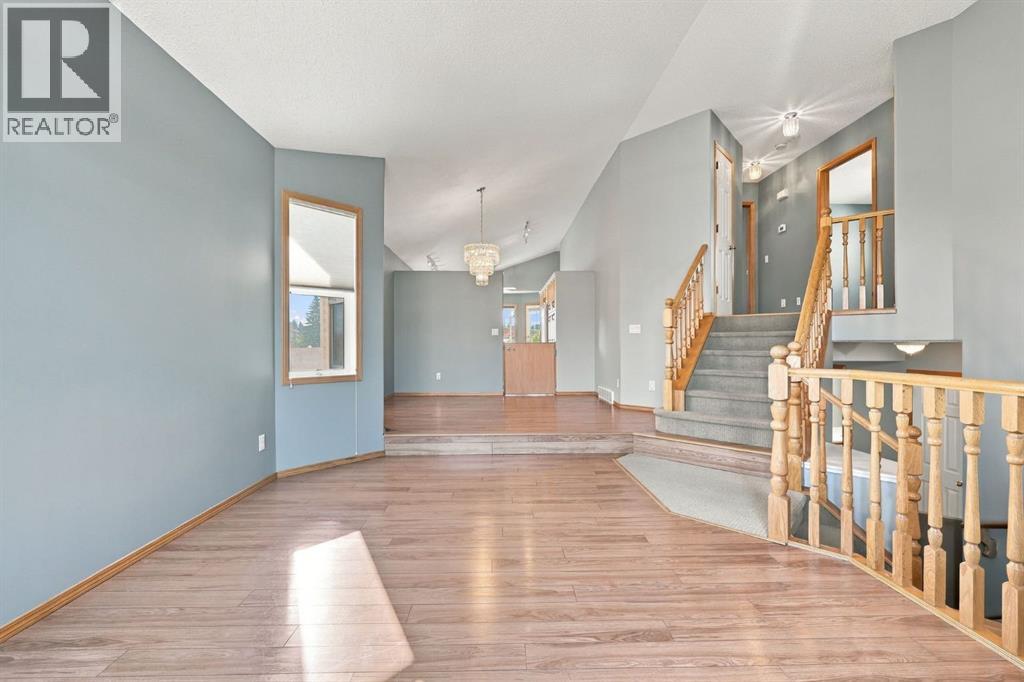 184 Hidden Circle NW, Calgary, Alberta  T3A 5G8 - Photo 6 - A2352297