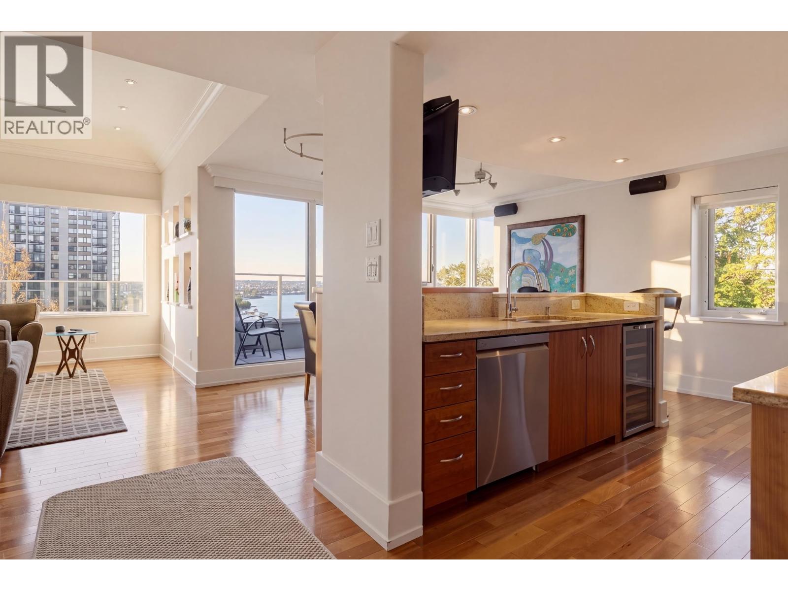701 1345 BURNABY STREET