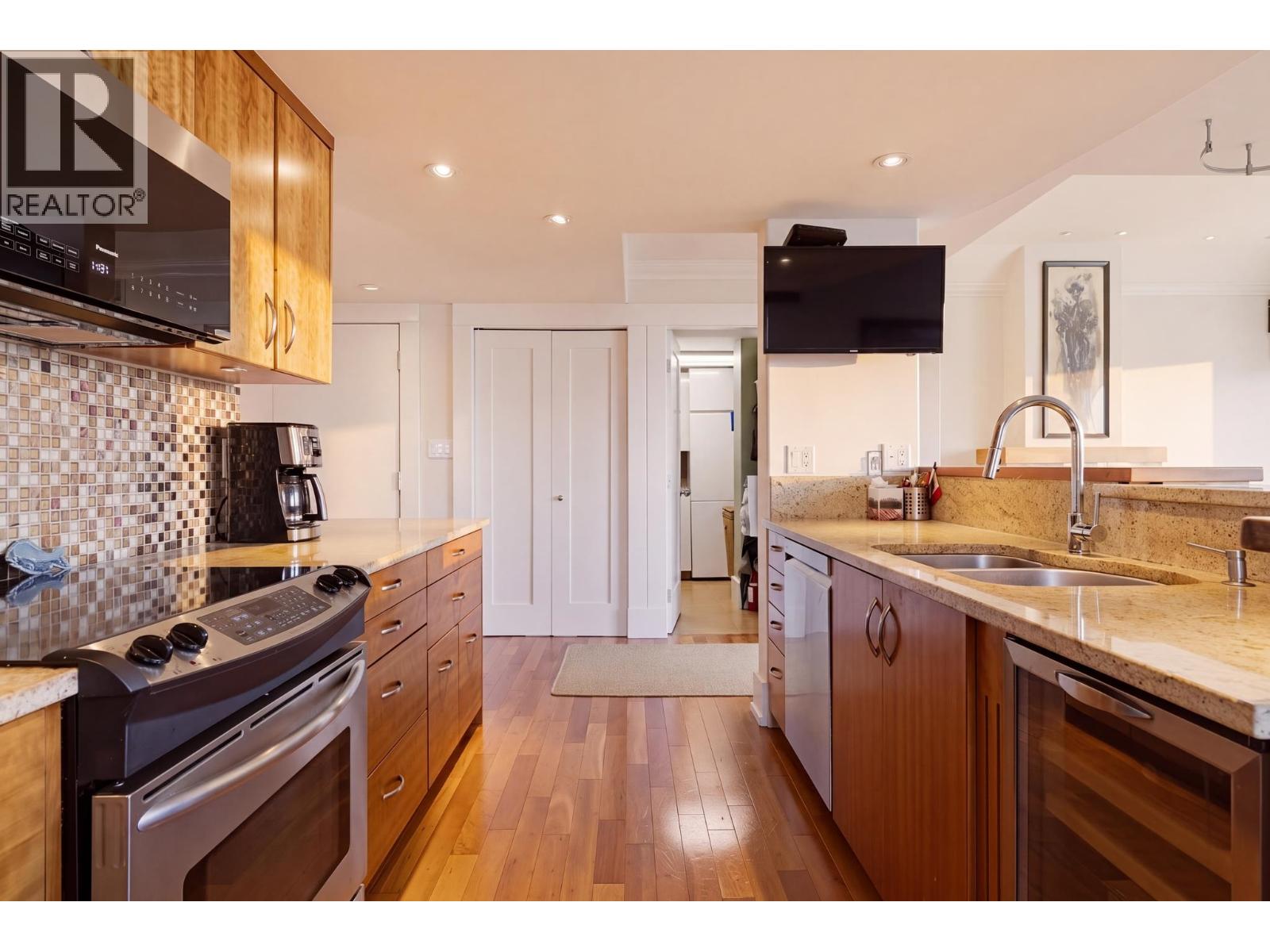 701 1345 BURNABY STREET