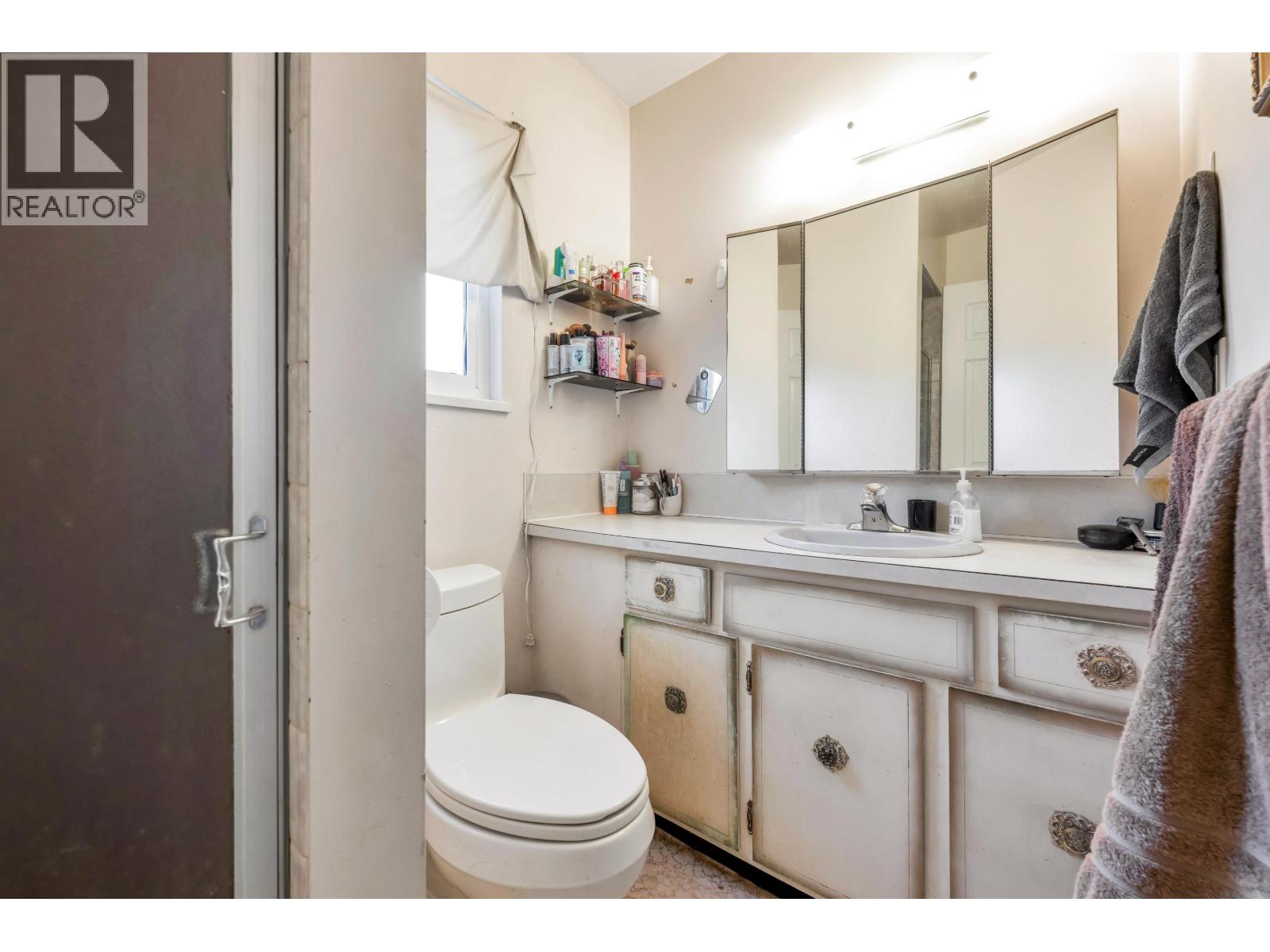 5460 Meadedale Drive, Burnaby, British Columbia  V5B 2E8 - Photo 20 - R3176205