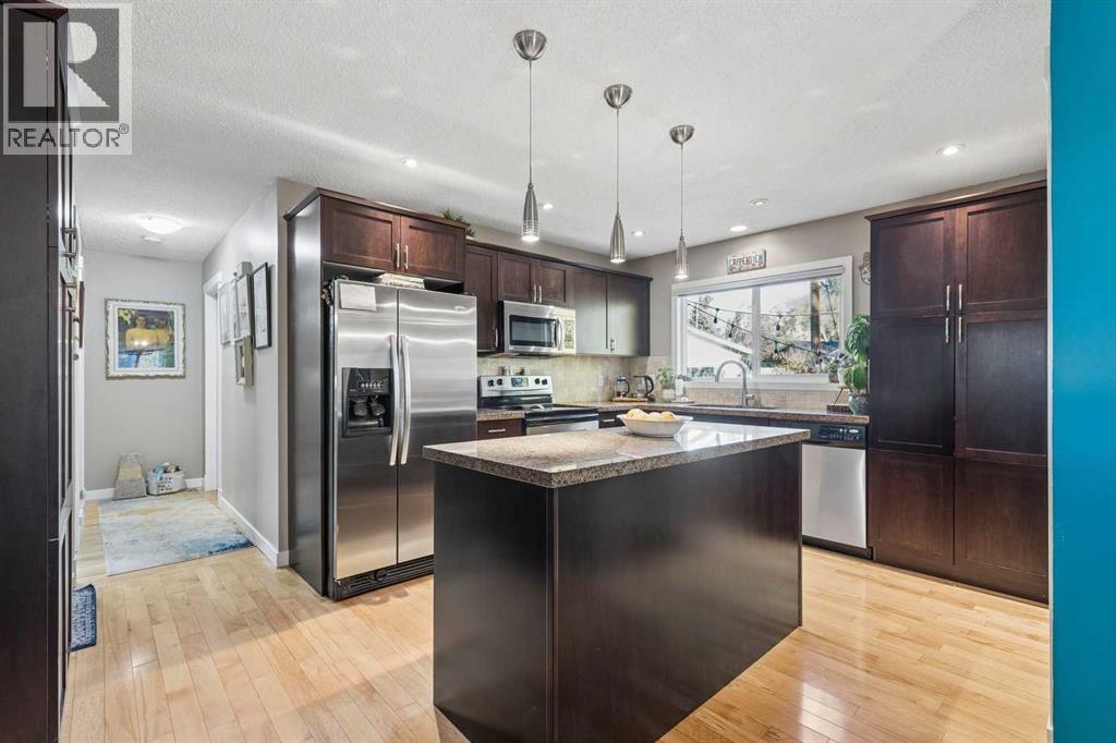 7048 61 Avenue NW, Calgary, Alberta  T3B 3H8 - Photo 9 - A2352616