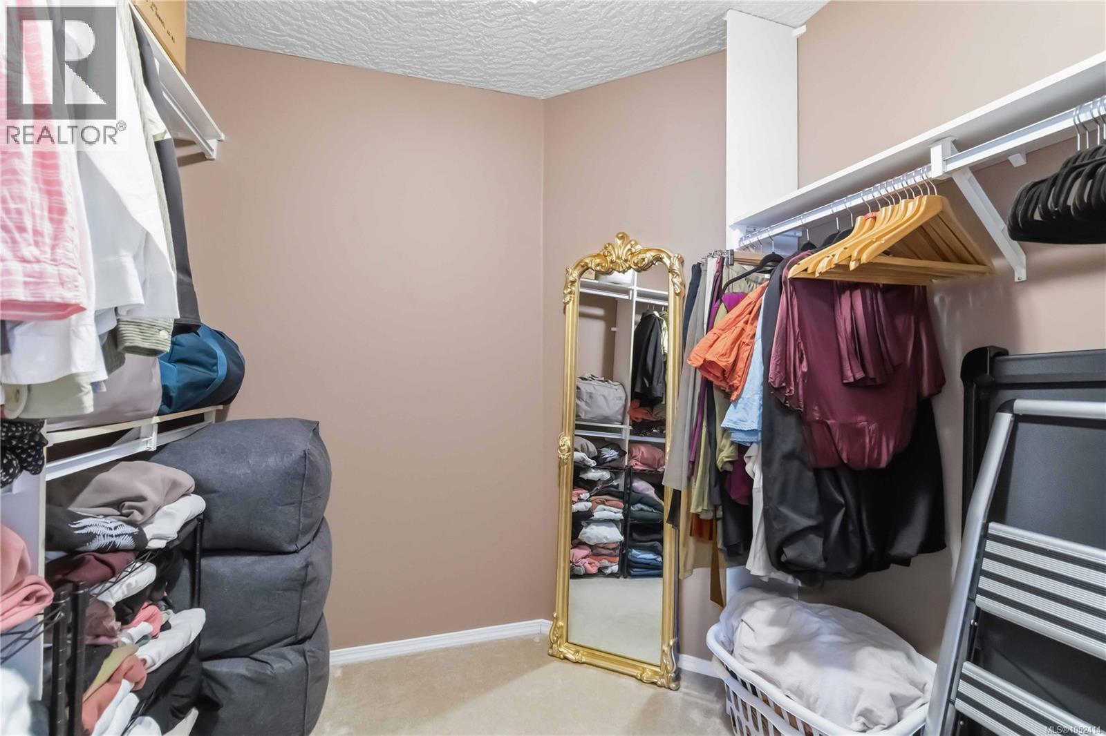 6711 Nott Pl