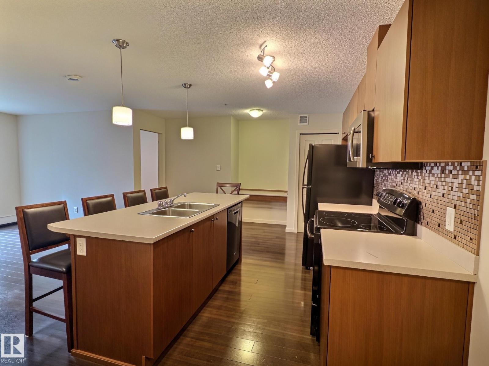 #106 508 Albany WY NW