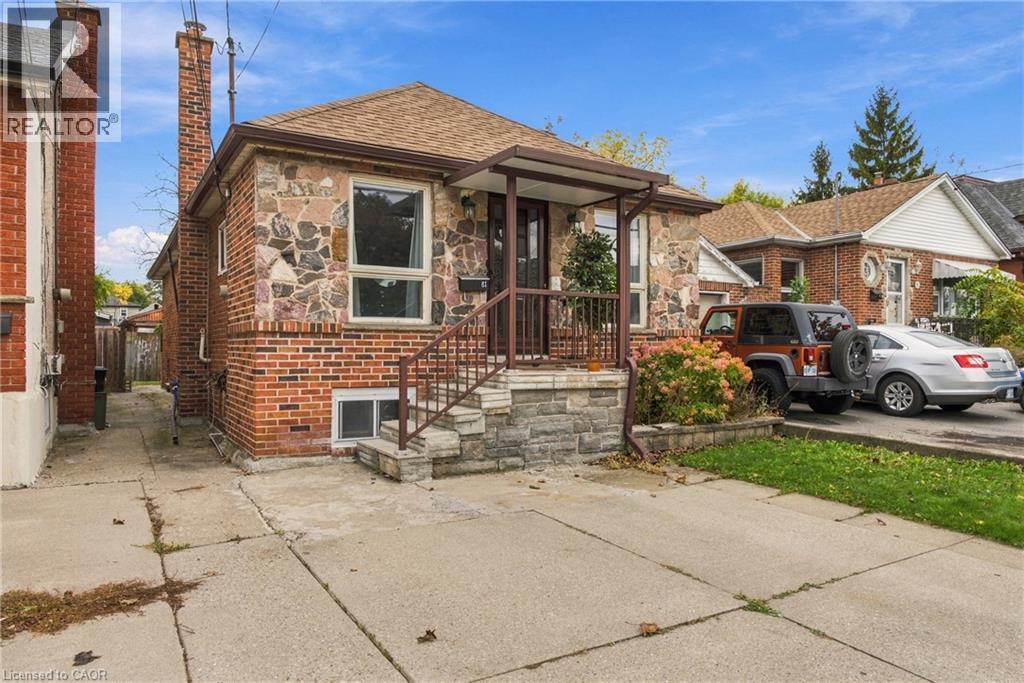 81 East 23rd Street, Hamilton, Ontario  L8V 2W7 - Photo 2 - 40870521
