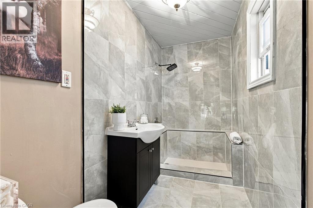 81 East 23rd Street, Hamilton, Ontario  L8V 2W7 - Photo 17 - 40870521