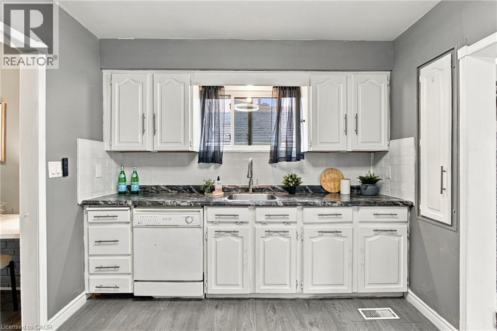 81 East 23rd Street, Hamilton, Ontario  L8V 2W7 - Photo 11 - 40870521