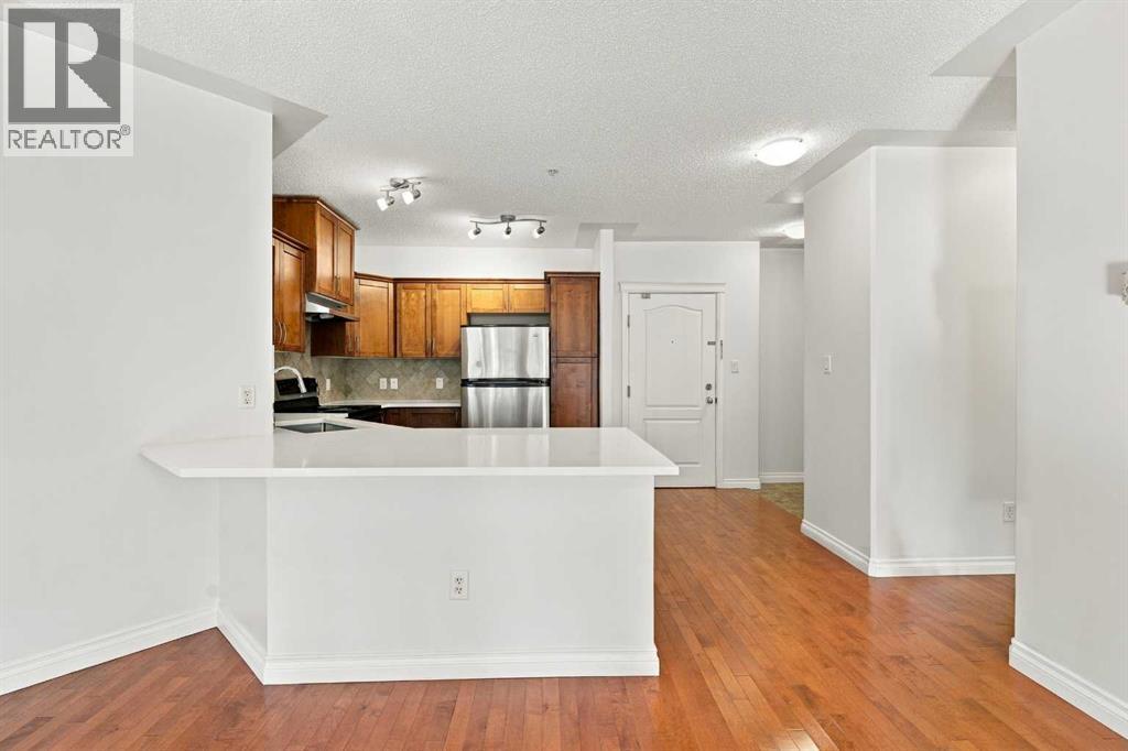 305, 30 Discovery Ridge Close SW