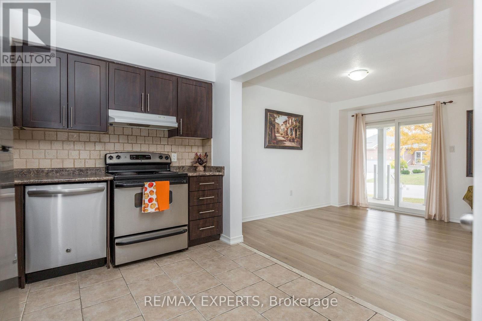 11 - 75 Prince William Way, Barrie, Ontario  L4N 0Y9 - Photo 6 - S14089304